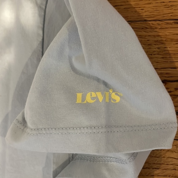 New Levi’s Graphic T-Shirt - Picture 6 of 11